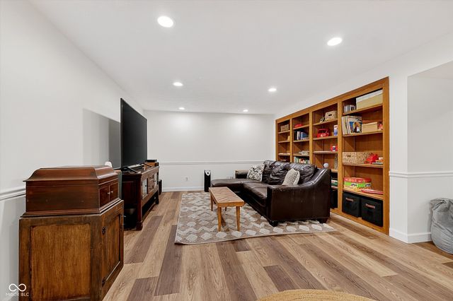913 Arrowwood Drive, Carmel, IN 46033