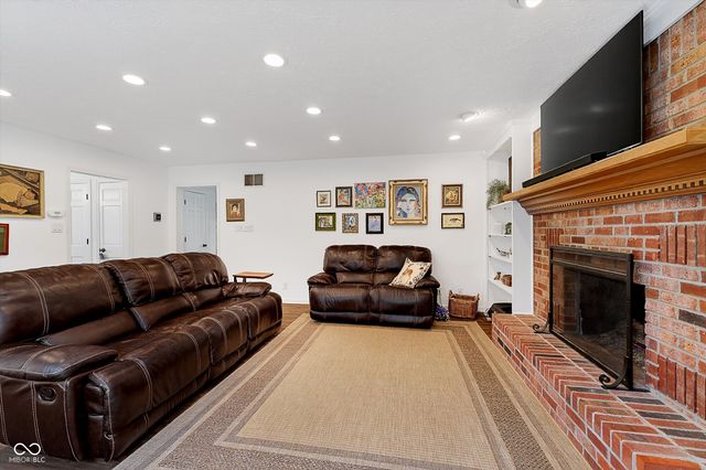 913 Arrowwood Drive, Carmel, IN 46033