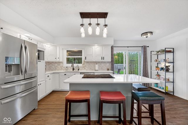 913 Arrowwood Drive, Carmel, IN 46033