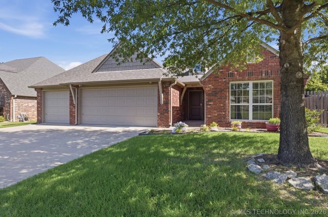 6913 N 128th Court, Owasso, OK 74055