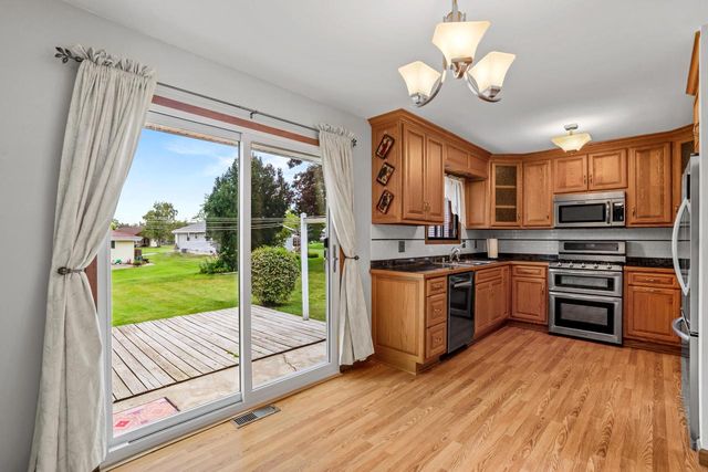 114 Carpenter COURT, Mukwonago, WI 53149