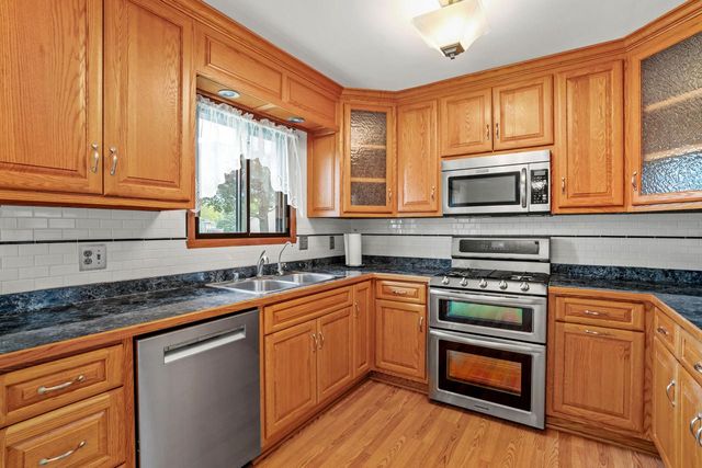 114 Carpenter COURT, Mukwonago, WI 53149