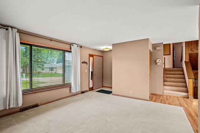 114 Carpenter COURT, Mukwonago, WI 53149