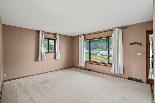 114 Carpenter COURT, Mukwonago, WI 53149