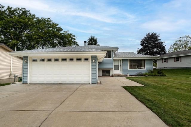 114 Carpenter COURT, Mukwonago, WI 53149