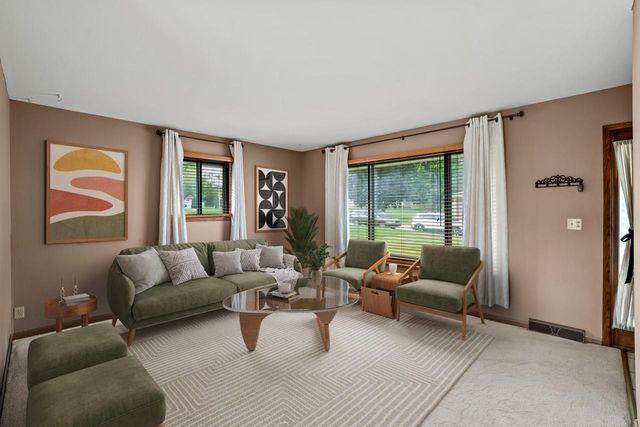 114 Carpenter COURT, Mukwonago, WI 53149