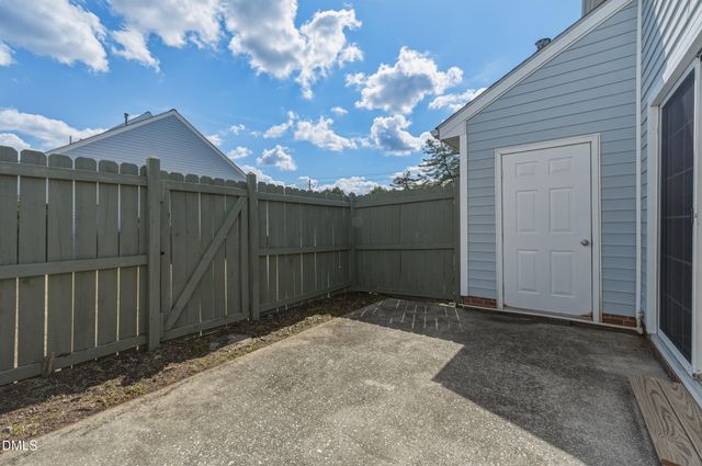 302 Center Heights Court, Apex, NC 27502