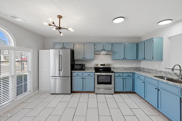 302 Center Heights Court, Apex, NC 27502