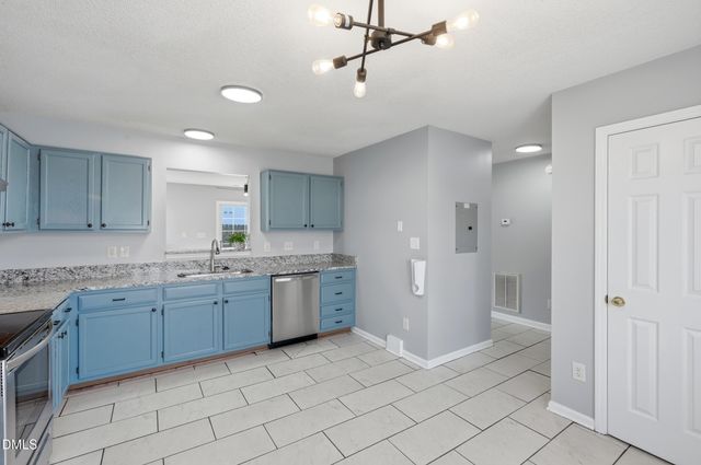 302 Center Heights Court, Apex, NC 27502