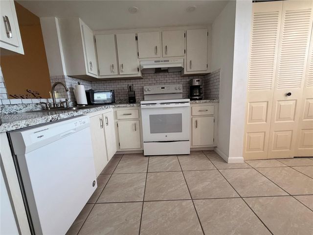 7620 NW 18th Street 403, Margate, FL 33063