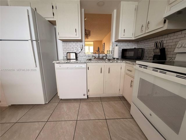 7620 NW 18th Street 403, Margate, FL 33063