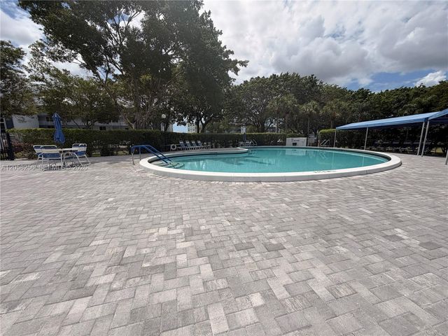 7620 NW 18th Street 403, Margate, FL 33063