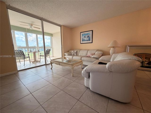7620 NW 18th Street 403, Margate, FL 33063