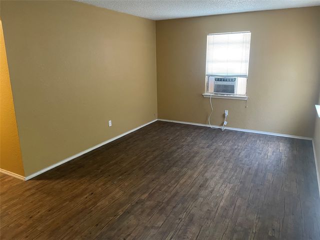 908 N Zang Boulevard A, Dallas, TX 75208