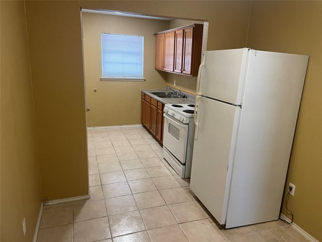 908 N Zang Boulevard A, Dallas, TX 75208