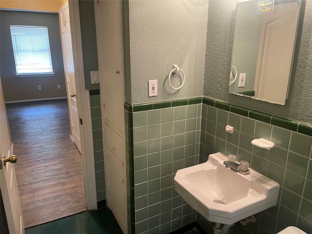 908 N Zang Boulevard A, Dallas, TX 75208