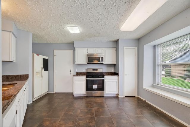 319 Richvale Lane, Houston, TX 77598