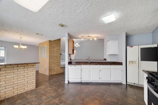 319 Richvale Lane, Houston, TX 77598