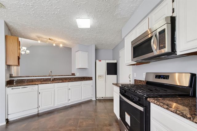 319 Richvale Lane, Houston, TX 77598