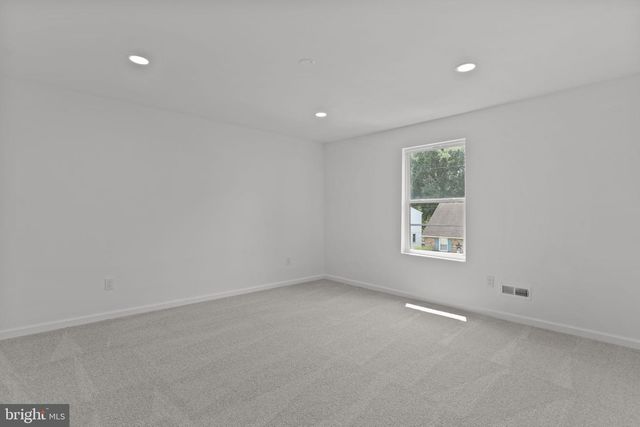 2151 MAPLE AVE, Croydon, PA 19021