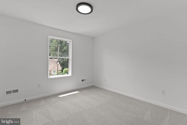 2151 MAPLE AVE, Croydon, PA 19021