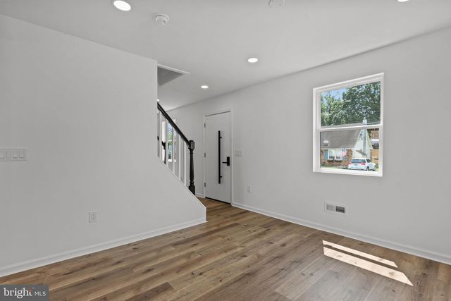 2151 MAPLE AVE, Croydon, PA 19021