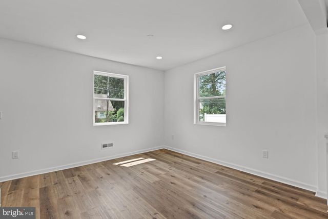 2151 MAPLE AVE, Croydon, PA 19021