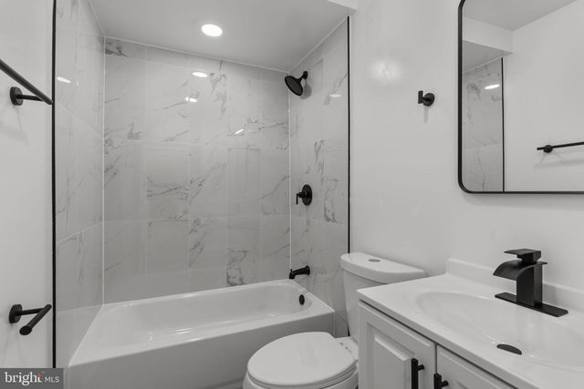 2151 MAPLE AVE, Croydon, PA 19021