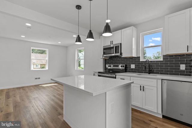 2151 MAPLE AVE, Croydon, PA 19021