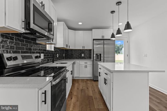 2151 MAPLE AVE, Croydon, PA 19021