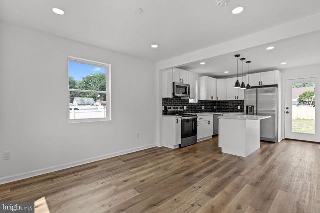 2151 MAPLE AVE, Croydon, PA 19021