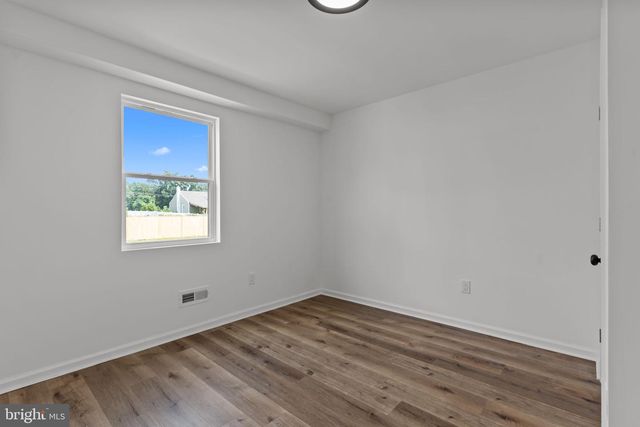 2151 MAPLE AVE, Croydon, PA 19021