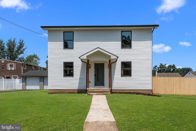 2151 MAPLE AVE, Croydon, PA 19021