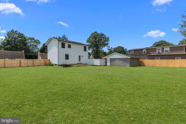 2151 MAPLE AVE, Croydon, PA 19021