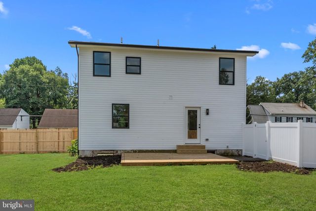 2151 MAPLE AVE, Croydon, PA 19021