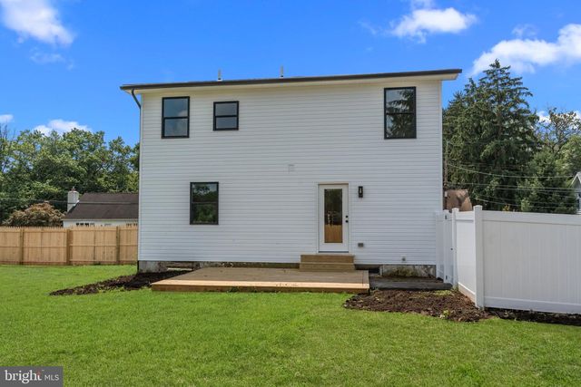2151 MAPLE AVE, Croydon, PA 19021