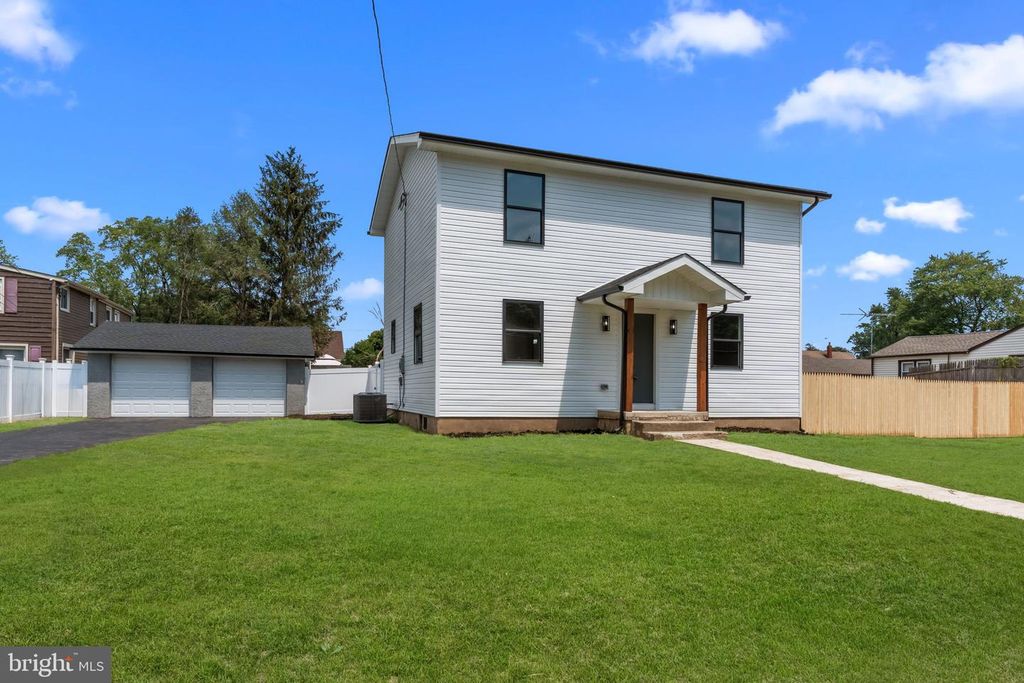 2151 MAPLE AVE, Croydon, PA 19021