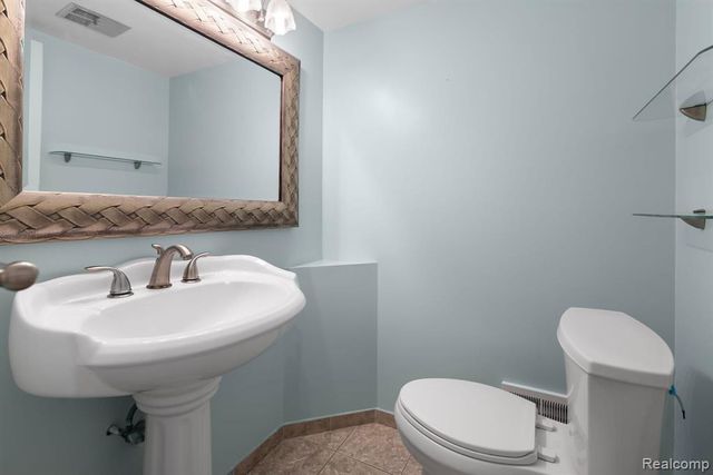 794 Oak Brook Ridge Drive, Rochester Hills, MI 48307