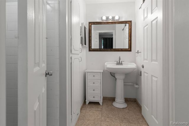 794 Oak Brook Ridge Drive, Rochester Hills, MI 48307