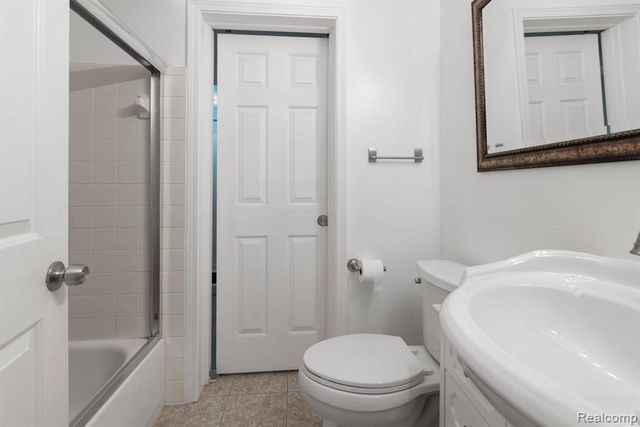 794 Oak Brook Ridge Drive, Rochester Hills, MI 48307
