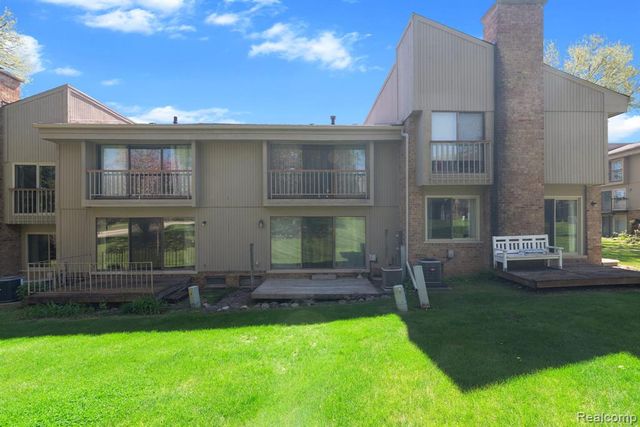 794 Oak Brook Ridge Drive, Rochester Hills, MI 48307