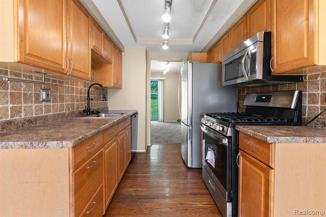 794 Oak Brook Ridge Drive, Rochester Hills, MI 48307