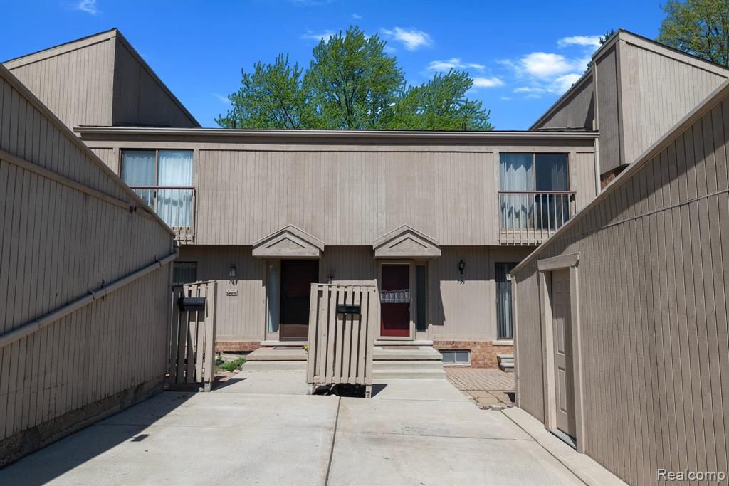 794 Oak Brook Ridge Drive, Rochester Hills, MI 48307