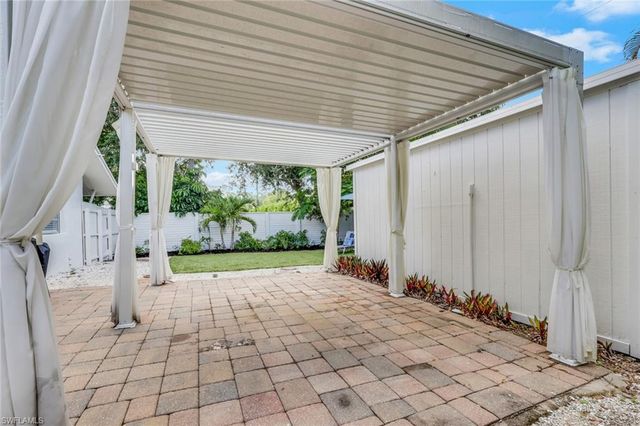 862 95th AVE N, Naples, FL 34108