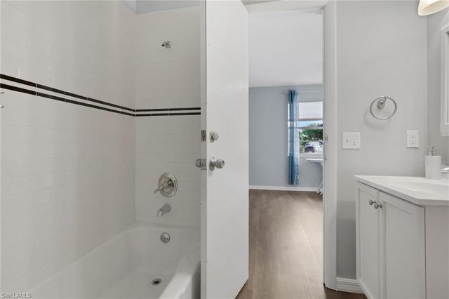 862 95th AVE N, Naples, FL 34108