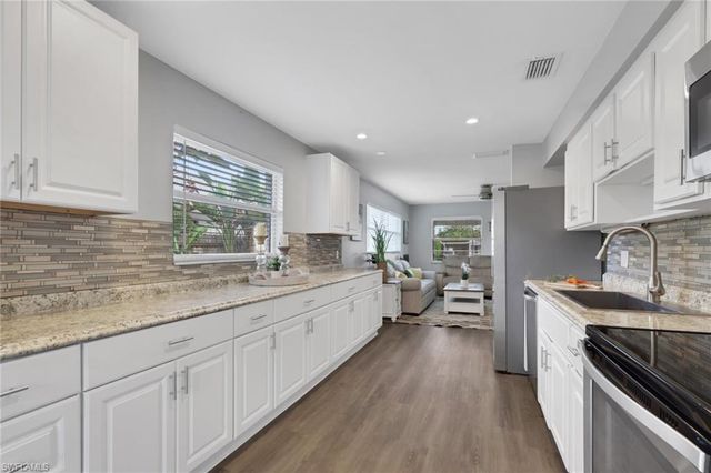 862 95th AVE N, Naples, FL 34108