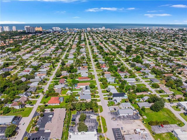862 95th AVE N, Naples, FL 34108