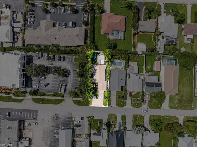862 95th AVE N, Naples, FL 34108