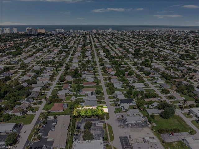 862 95th AVE N, Naples, FL 34108