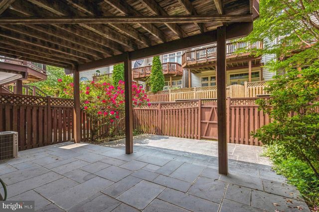 1782 DAWSON ST, Vienna, VA 22182
